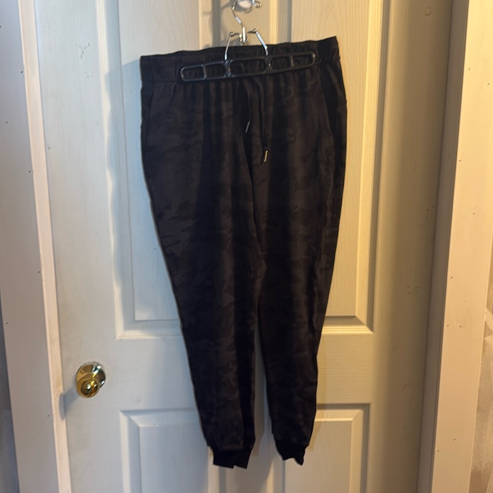 Camo size 8 Lululemon